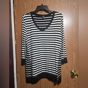 Cable & Gauge women’s Size M  Black And White striped Long Sleeve Tunic Top!